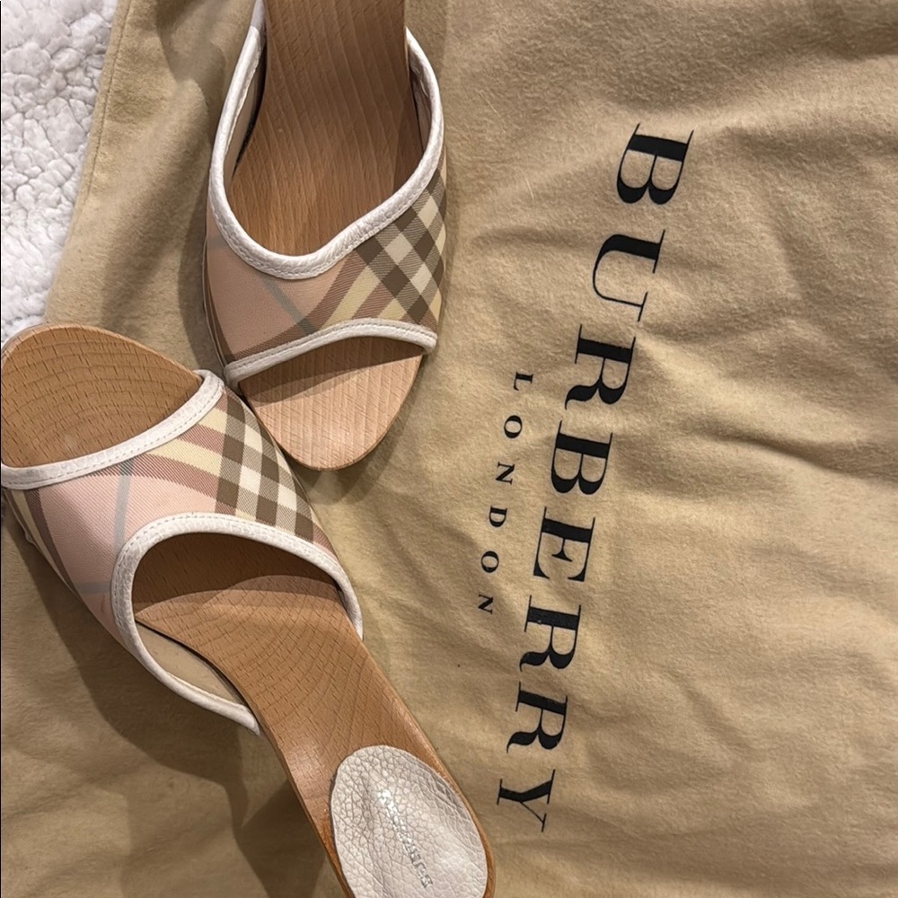 Burberry pink nova check sandals with Classic Elegance - Picture 6 of 8